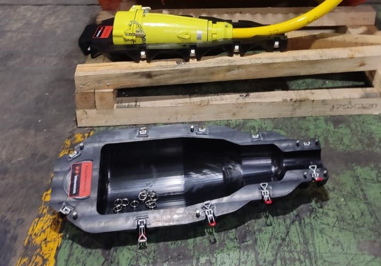 Protector de alta resistencia para conector de cable minero.